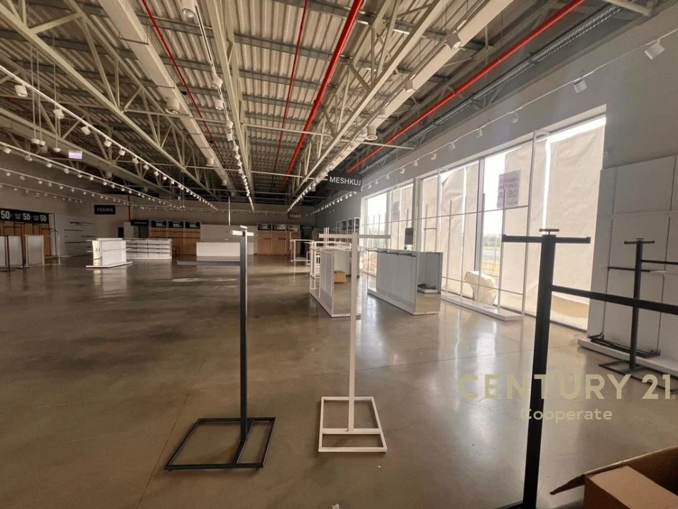 Tirane, jap me qera ambjent biznesi , 615 m² 12.300 € (Autostrada Tirane-Durres)