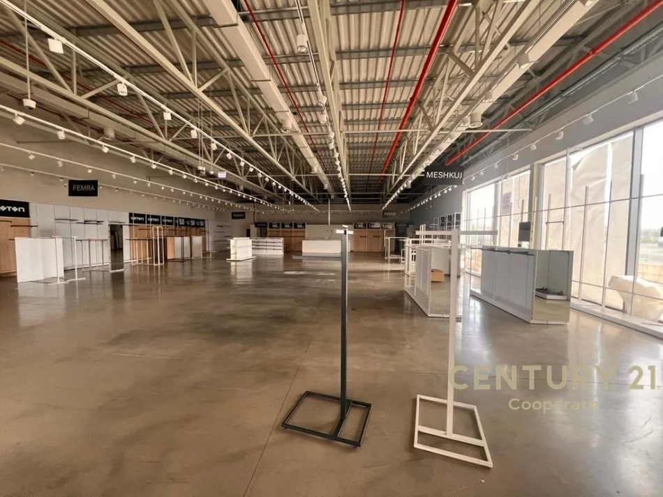 Tirane, jap me qera ambjent biznesi , 615 m² 12.300 € (Autostrada Tirane-Durres)
