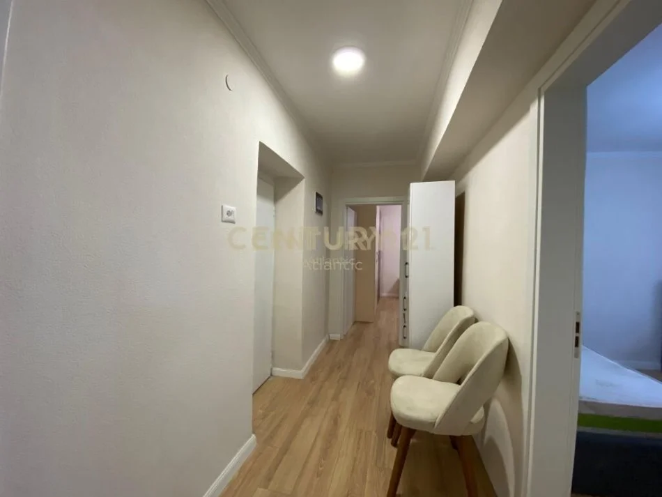Durres, jepet me qera apartament 2+1 Kati 2, 100 m² 380 € (DREJTORIA E POLICISE, DURRES!)