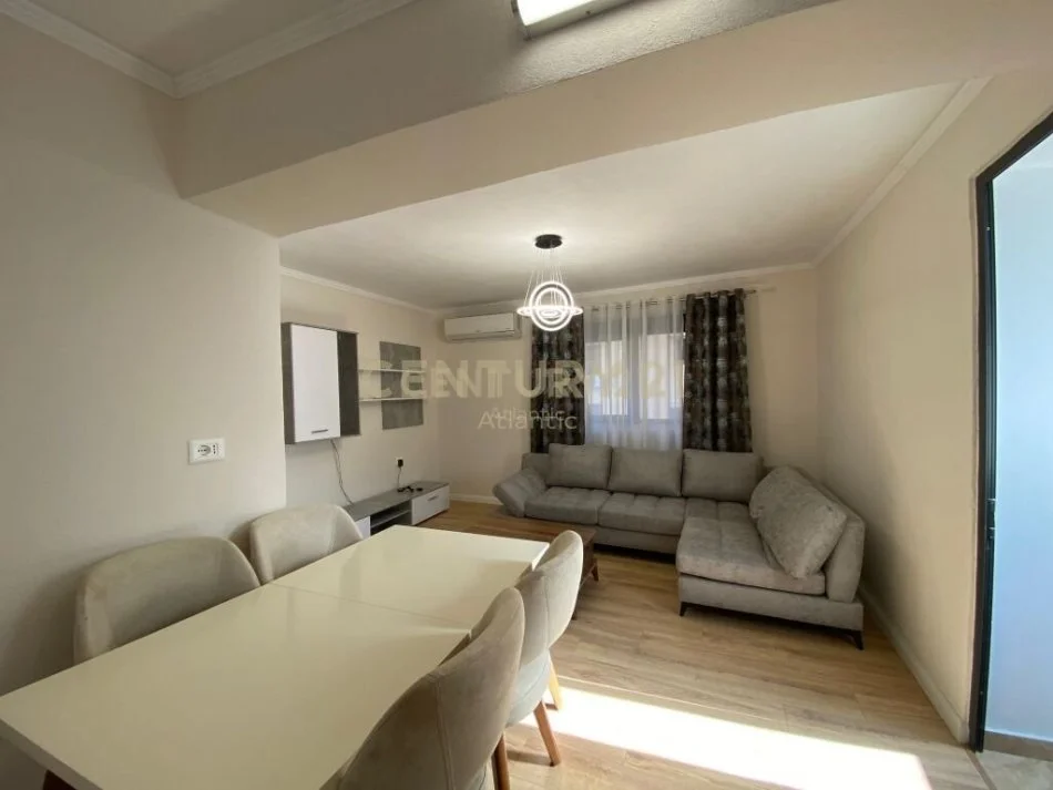 Durres, jepet me qera apartament 2+1 Kati 2, 100 m² 380 € (DREJTORIA E POLICISE, DURRES!)