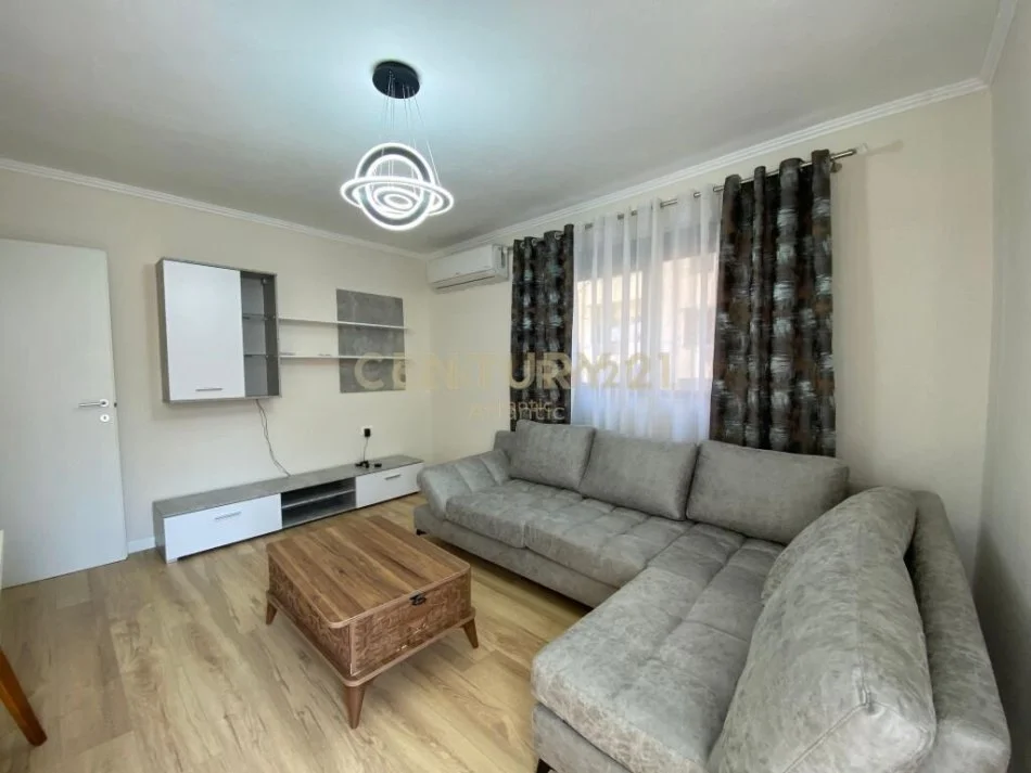 Durres, jepet me qera apartament 2+1 Kati 2, 100 m² 380 € (DREJTORIA E POLICISE, DURRES!)