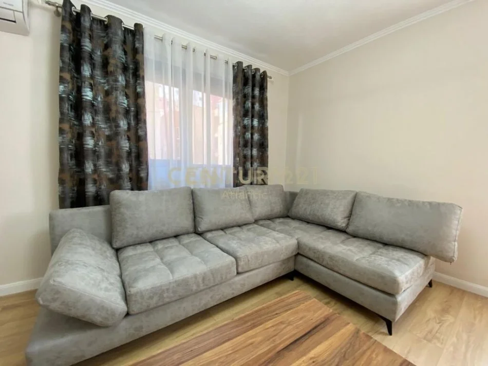 Durres, jepet me qera apartament 2+1 Kati 2, 100 m² 380 € (DREJTORIA E POLICISE, DURRES!)