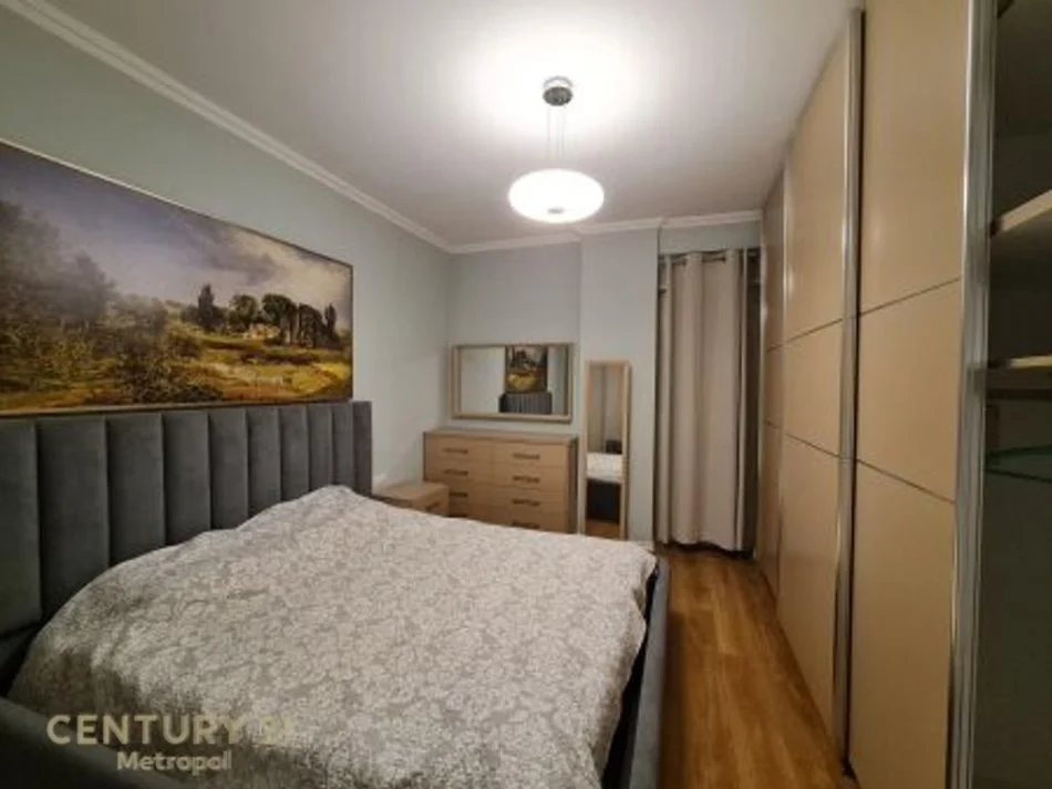Tirane, jepet me qera apartament 1+1+Ballkon Kati 2, 75 m² 700 € (SUNRISE RESIDENCE)