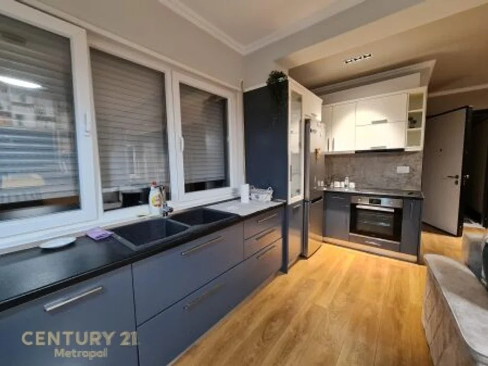 Tirane, jepet me qera apartament 1+1+Ballkon Kati 2, 75 m² 700 € (SUNRISE RESIDENCE)