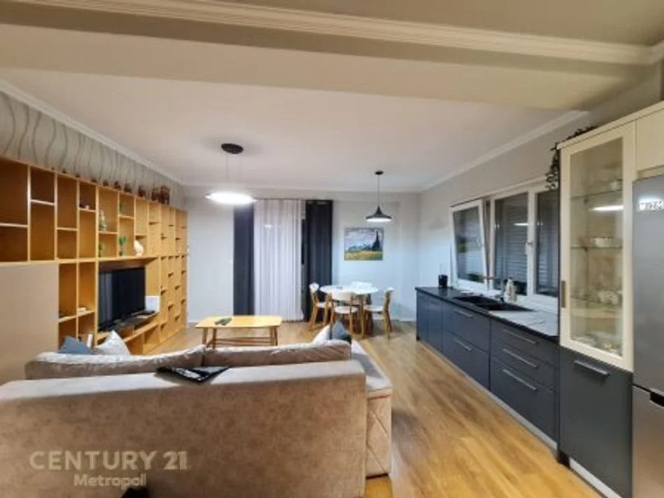 Tirane, jepet me qera apartament 1+1+Ballkon Kati 2, 75 m² 700 € (SUNRISE RESIDENCE)