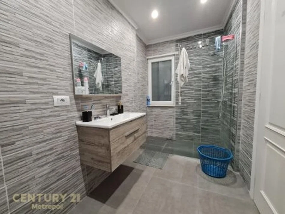 Tirane, jepet me qera apartament 1+1+Ballkon Kati 2, 75 m² 700 € (SUNRISE RESIDENCE)