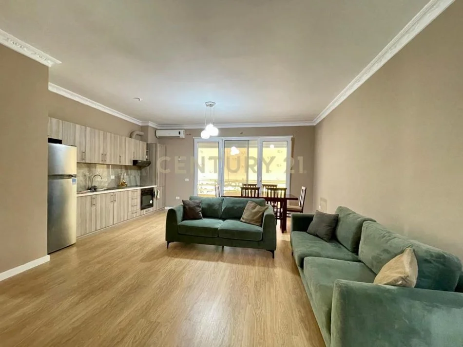 Tirane, jepet me qera apartament 2+1 Kati 1, 121 m² 700 € (liqeni i thate)