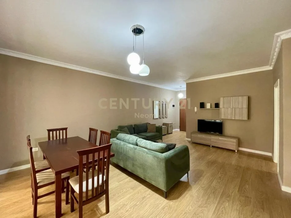 Tirane, jepet me qera apartament 2+1 Kati 1, 121 m² 700 € (liqeni i thate)