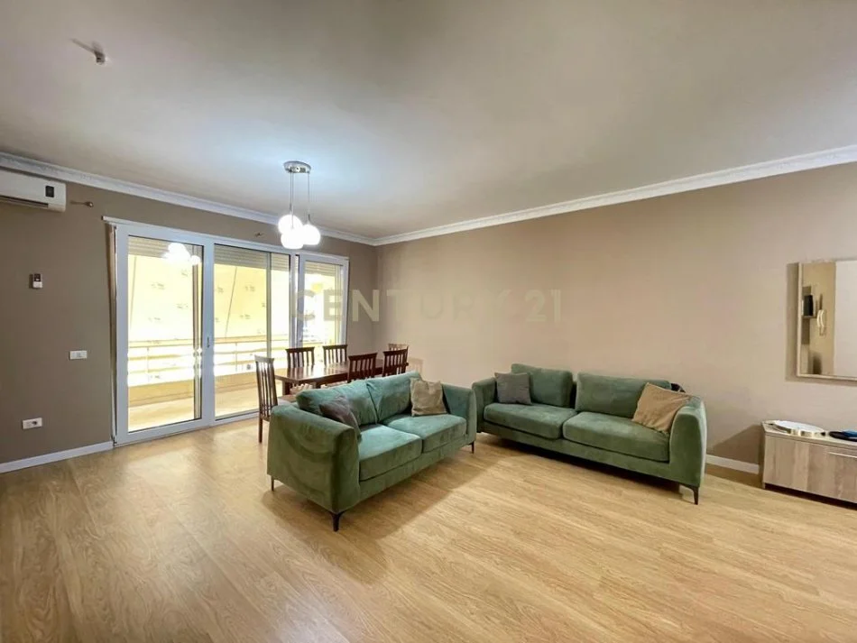 Tirane, jepet me qera apartament 2+1 Kati 1, 121 m² 700 € (liqeni i thate)