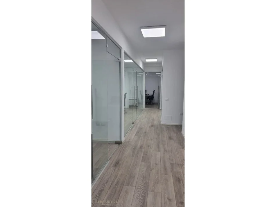 Tirane, jap me qera zyre , 126 m² 1.300 € (KOMUNA E PARISIT, KIKA 2)