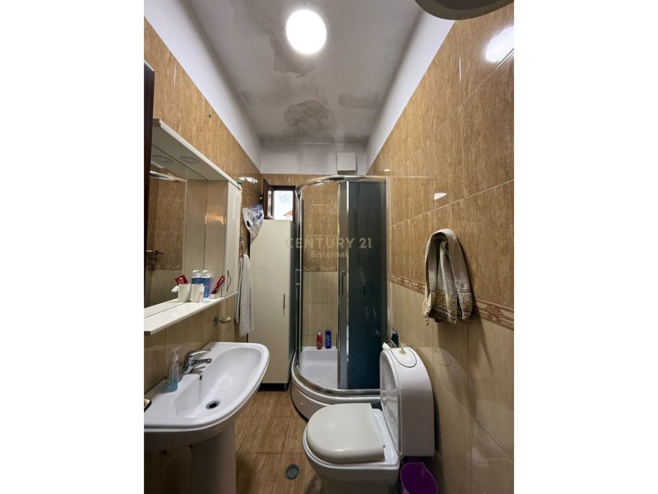 Tirane, jepet me qera apartament 2+1 Kati 1, 100 m² 550 € (Kodra e Priftit ENT111763)