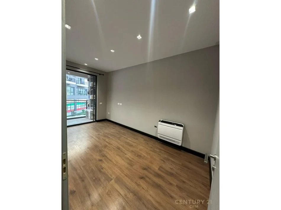 Tirane, jap me qera zyre+ Post Parkimi , 115 m² 1.400 € (Rruga e Kosovarëve)