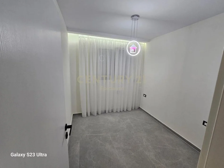 Durres, jepet me qera apartament 2+1 Kati 0, 60 m² 400 € (ish kenete)