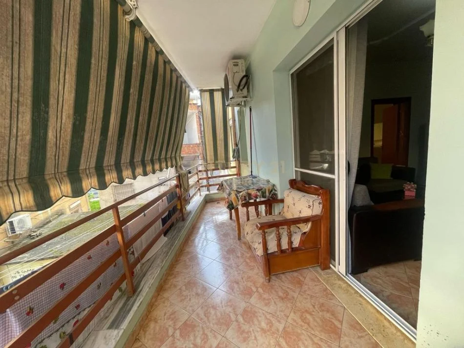 Tirane, jepet me qera apartament Kati 2, 70 m² 450 € 