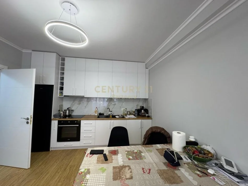 Tirane, shitet apartament Kati 6, 74 m² 128.000 € 