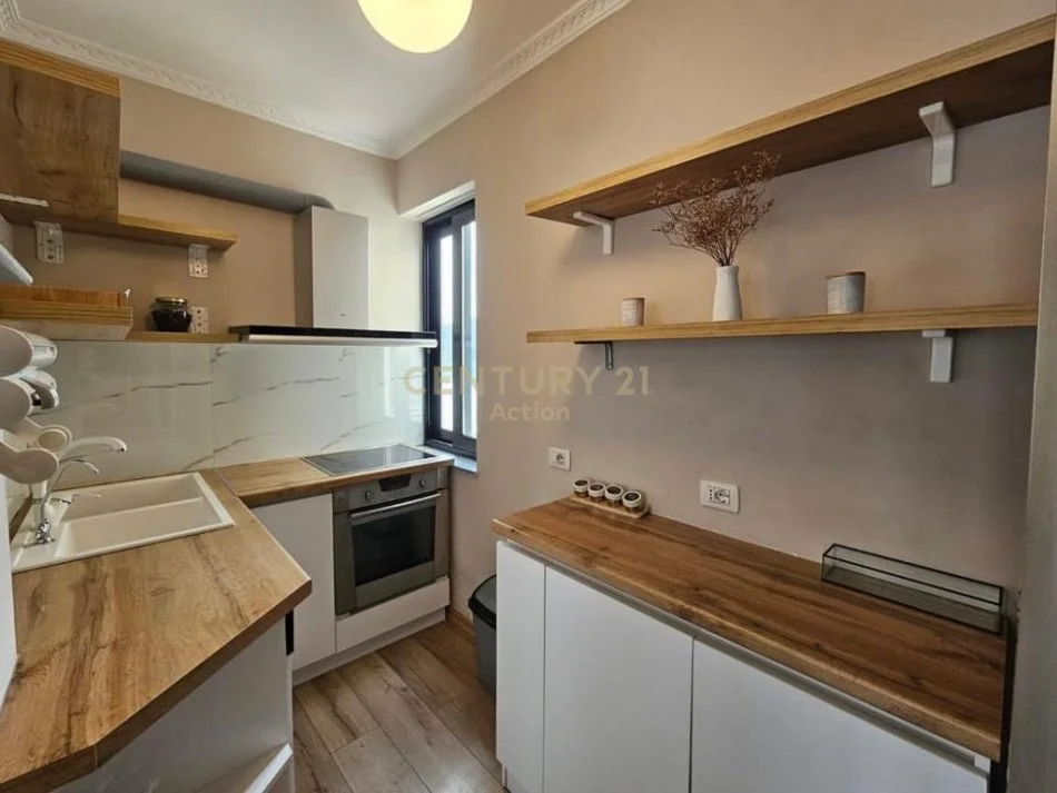 Tirane, jap me qera apartament 2+1+Ballkon , 92 m² 1.350 € (Liqeni i Tiranes)