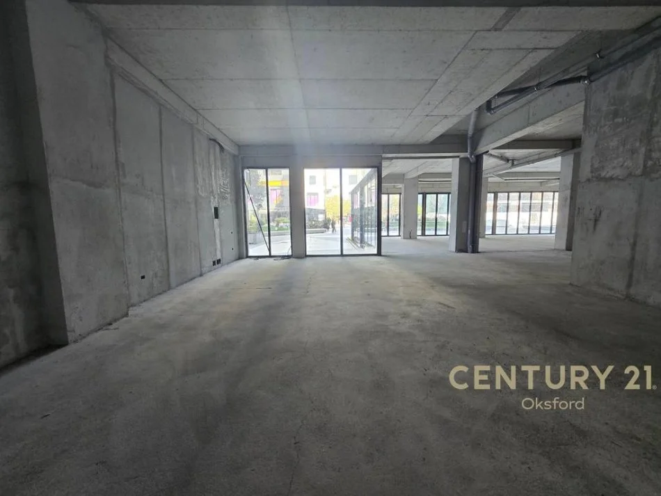 Tirane, jepet me qera lokal Kati 0, 200 m² 3.650 € (Squer 21)