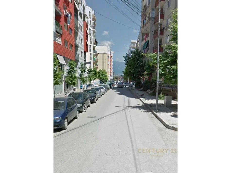Tirane, jepet me qera dyqan Kati 0, 38 m² 450 € (Mistomame)