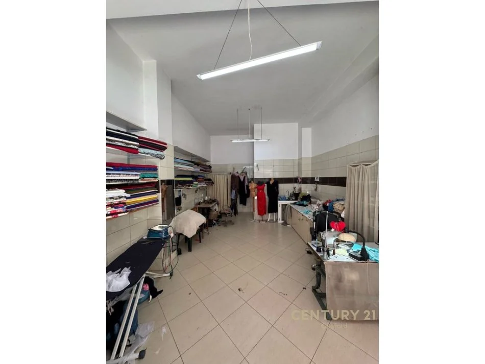 Tirane, jepet me qera dyqan Kati 0, 38 m² 450 € (Mistomame)