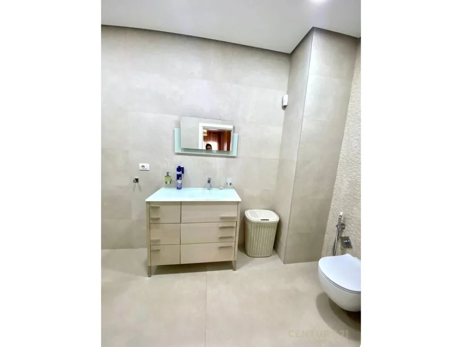 Tirane, shes apartament 2+1+2+Ballkon , 117 m² 315.000 € (Liqeni i Tiranës)