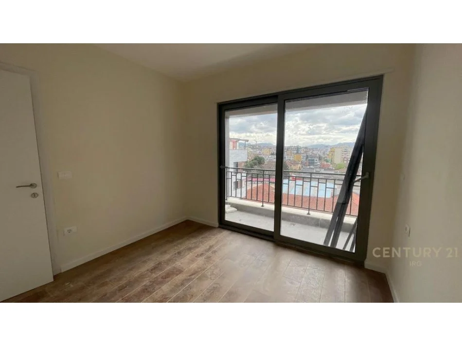 Tirane, shitet apartament 1+1 Kati 6, 56 m² 140.000 € (Shkolla e Kuqe)
