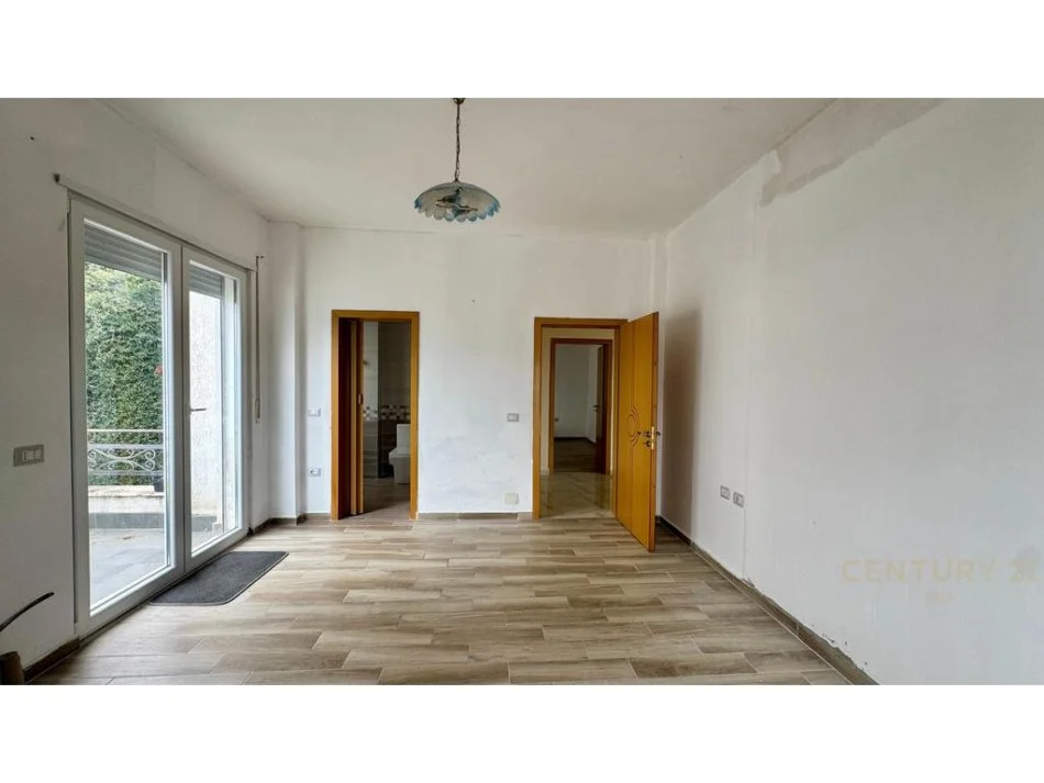 Tirane, shes apartament 2+1+2 , 147 m² 205.000 € (Kopshti Botanik Zoologjik)