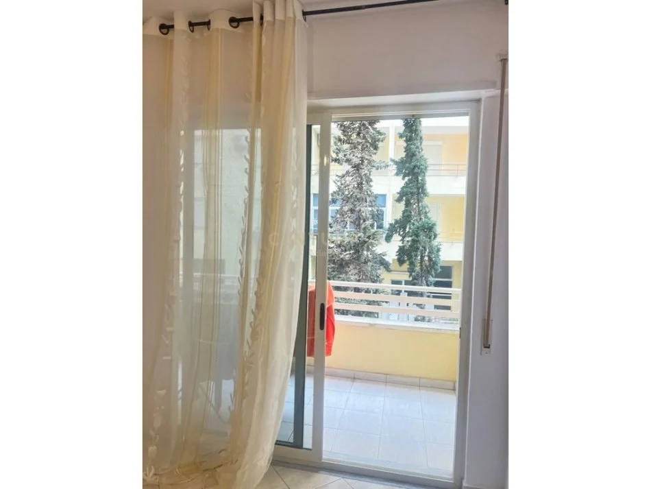 Durres, jepet me qera apartament 2+1 , 350 € (plazh durres)