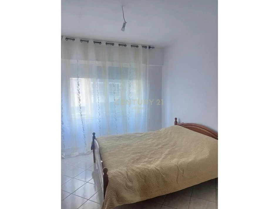 Durres, jepet me qera apartament 2+1 , 350 € (plazh durres)
