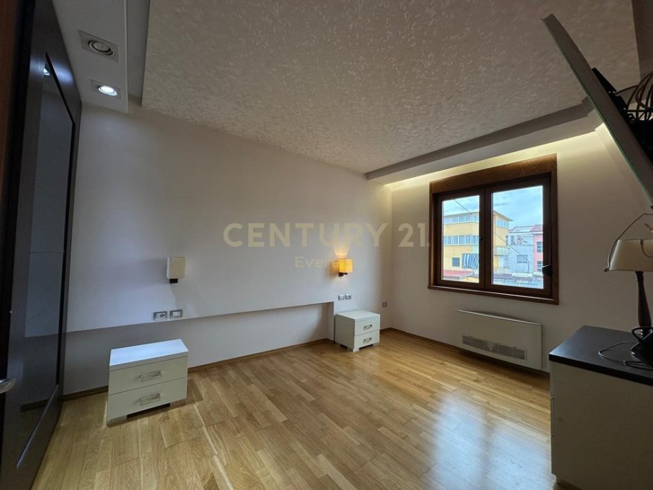 Tirane, jepet me qera apartament 2+1 Kati 4, 95 m² 650 € (MBIKALIMI I KOMUNES)