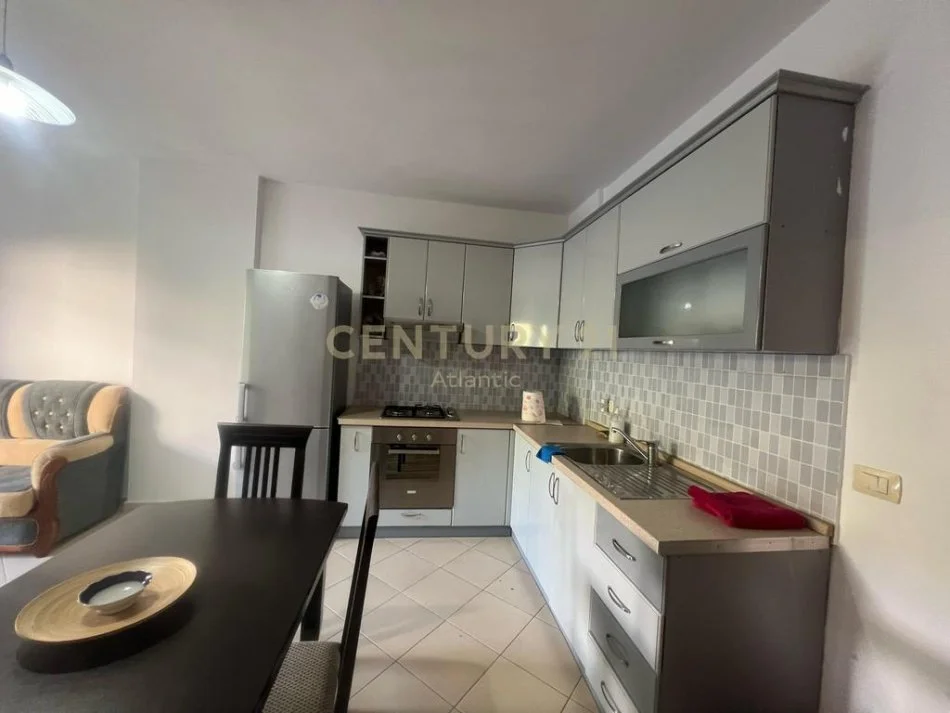 Shqiperi, shes 1+1 Kati 3, 67 m² 56.000 € (shkembi i kavajes)