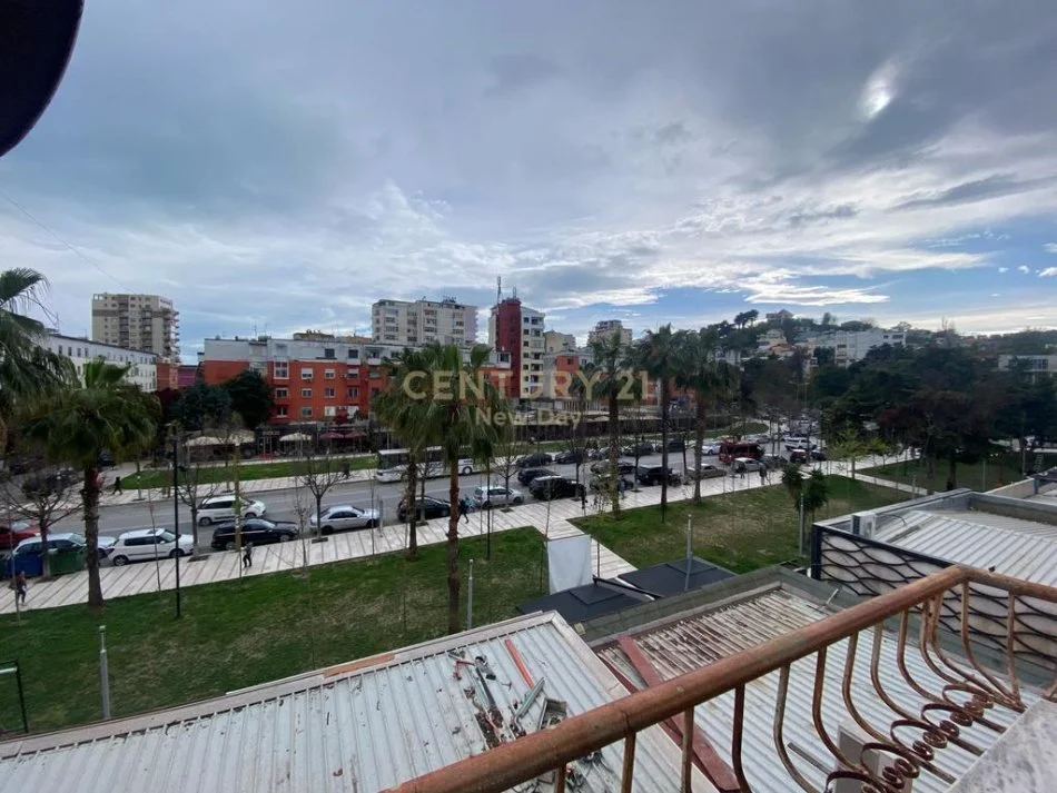 Durres, jepet me qera apartament 1+1 , 350 € (prane muzeumit)