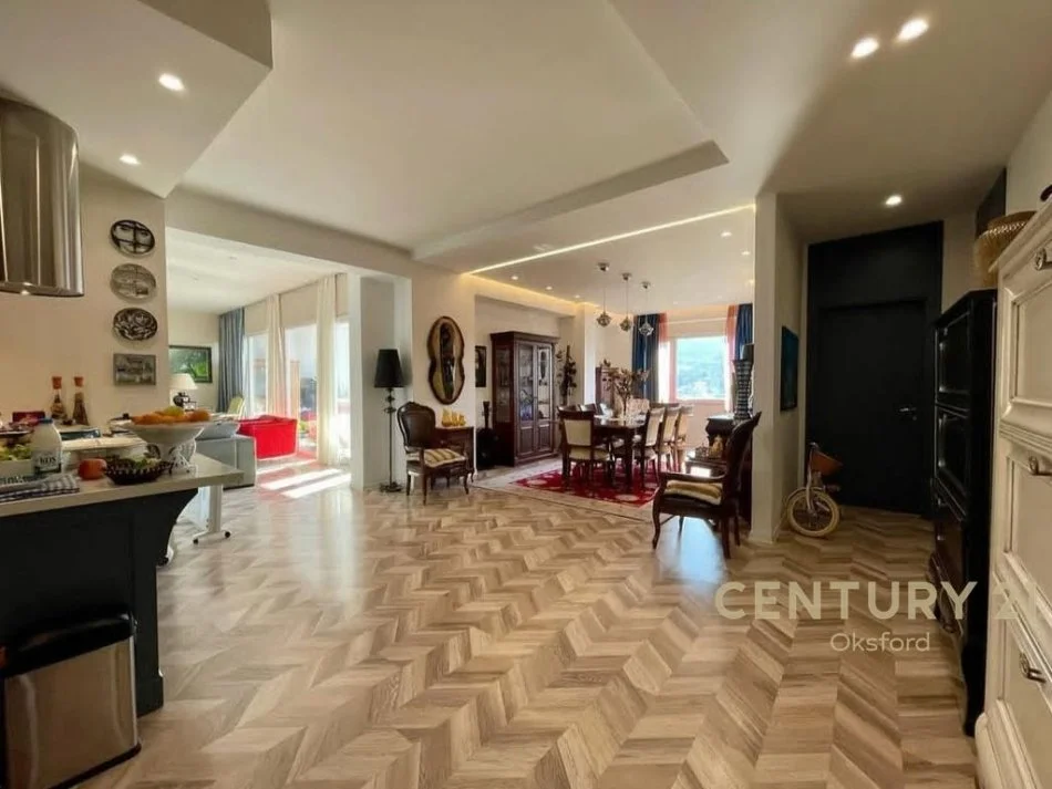 Tirane, shitet apartament Kati 8, 228 m² 360.000 € 