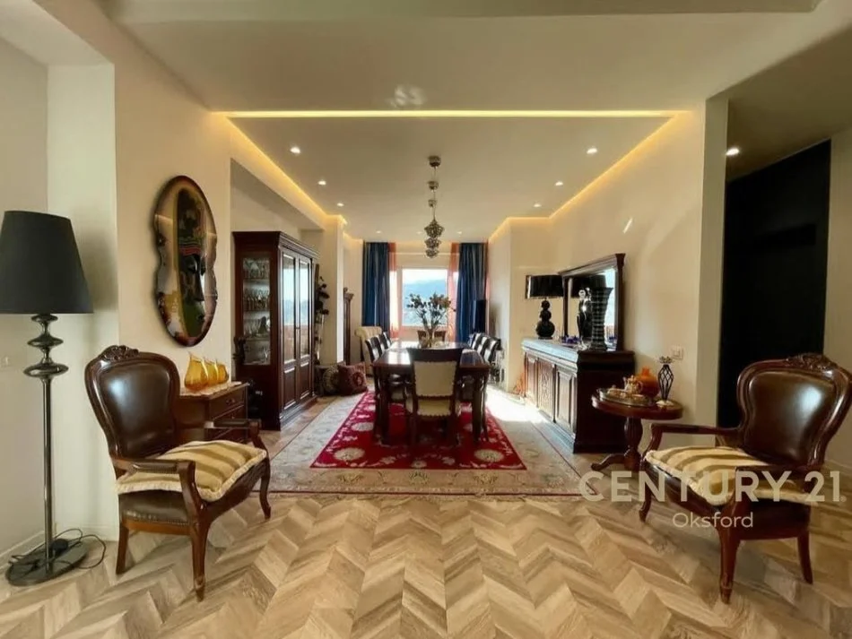 Tirane, shitet apartament Kati 8, 228 m² 360.000 € 