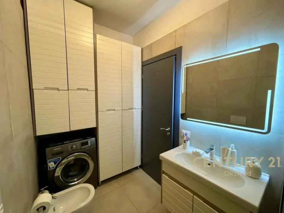 Tirane, shitet apartament Kati 8, 228 m² 360.000 € 