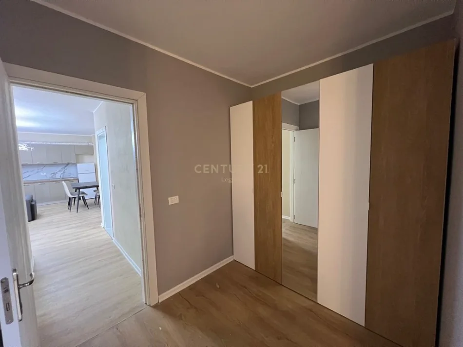 Tirane, jepet me qera apartament Kati 4, 96 m² 500 € 