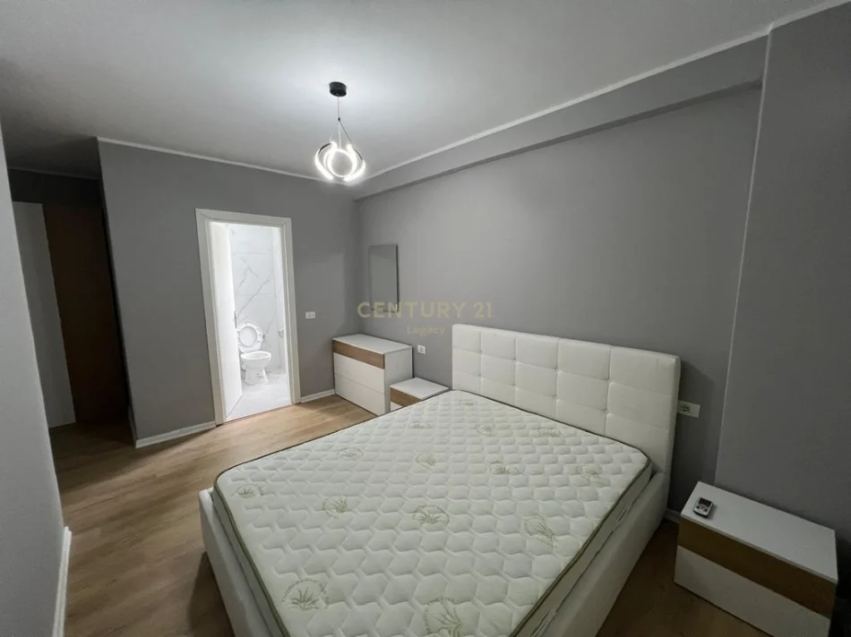 Tirane, jepet me qera apartament Kati 4, 96 m² 500 € 