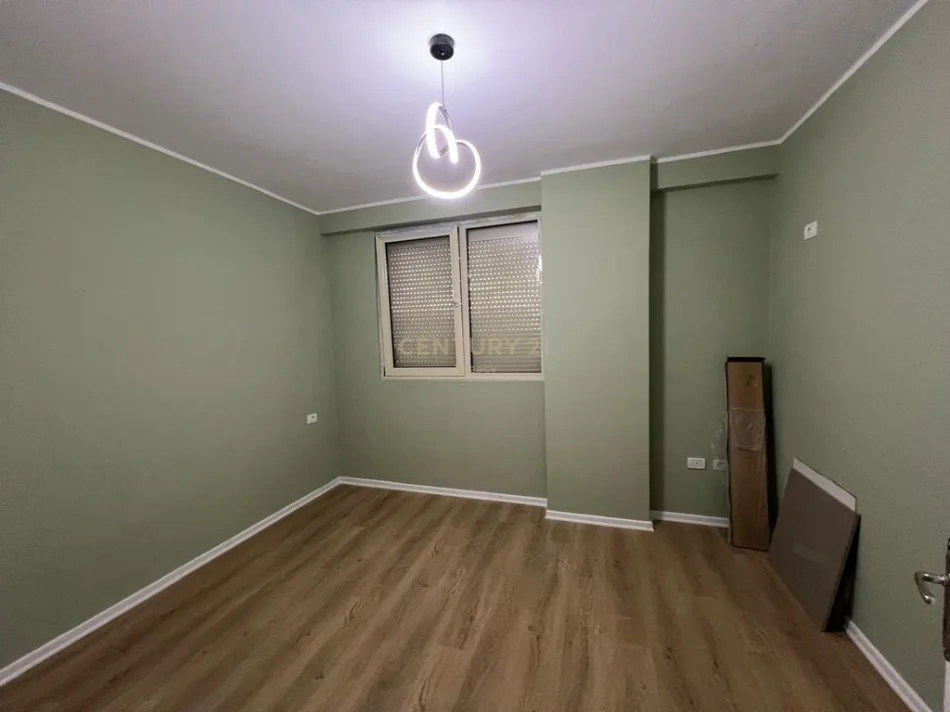 Tirane, jepet me qera apartament Kati 4, 96 m² 500 € 