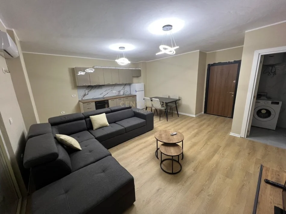Tirane, jepet me qera apartament Kati 4, 96 m² 500 € 