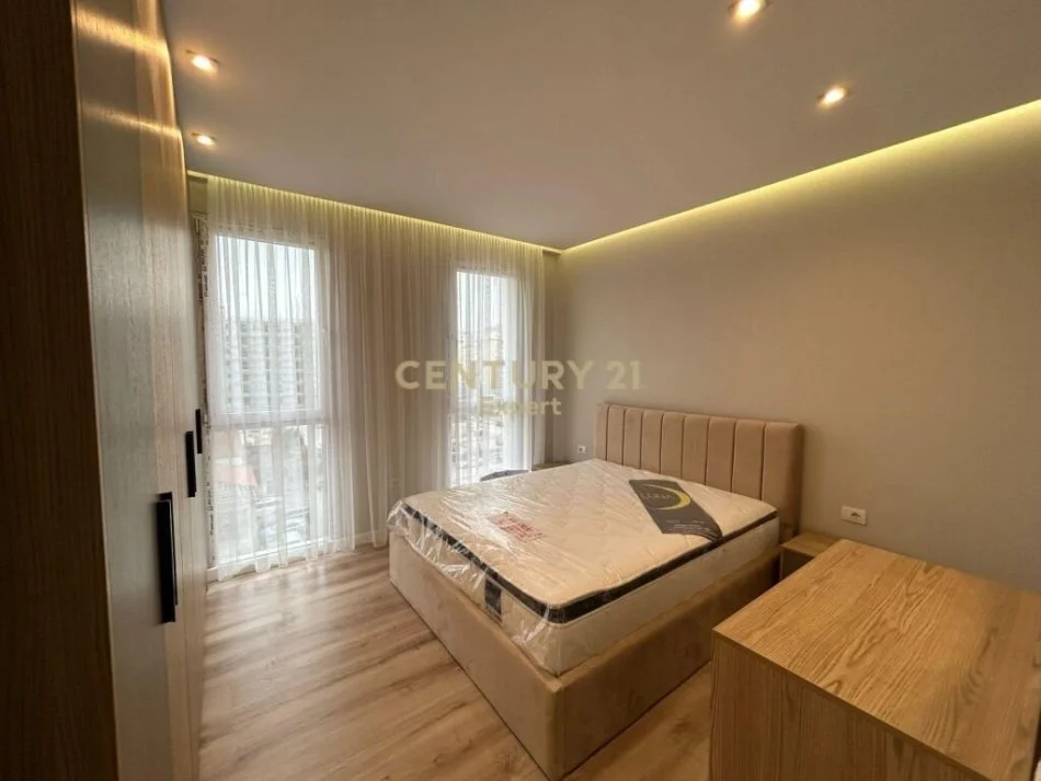 Tirane, jepet me qera apartament 1+1 Kati 4, 77 m² 600 € (expert112023)