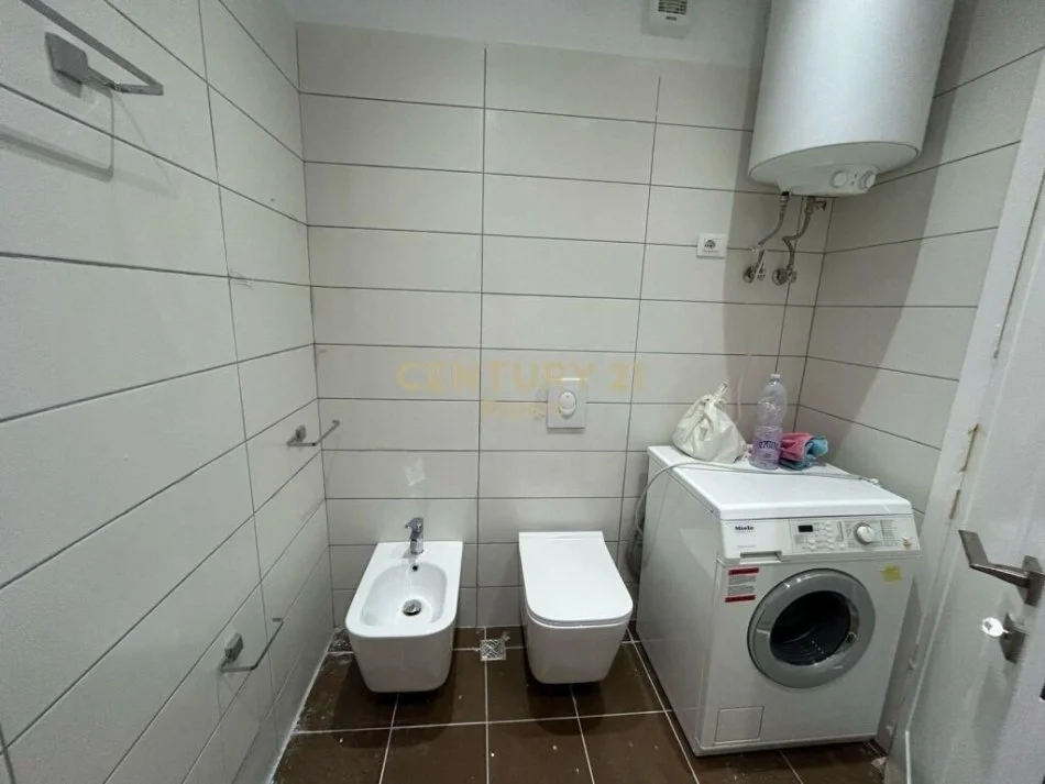 Tirane, jepet me qera apartament 1+1 Kati 4, 77 m² 600 € (expert112023)