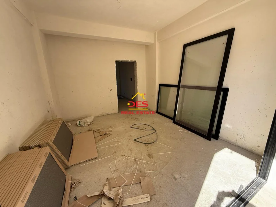 Vlore, shitet apartament 1+1+Ballkon Kati 1, 80 m² (Rruga Dhimitër Konomi)