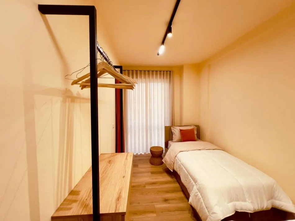 Tirane, jepet me qera apartament 2+1+Ballkon Kati 2, 100 m² 800 € (Prane Pazarit te RI)