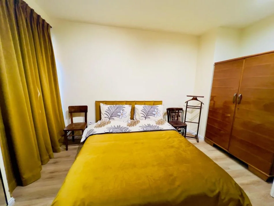 Tirane, jepet me qera apartament 2+1+Ballkon Kati 2, 100 m² 800 € (Prane Pazarit te RI)