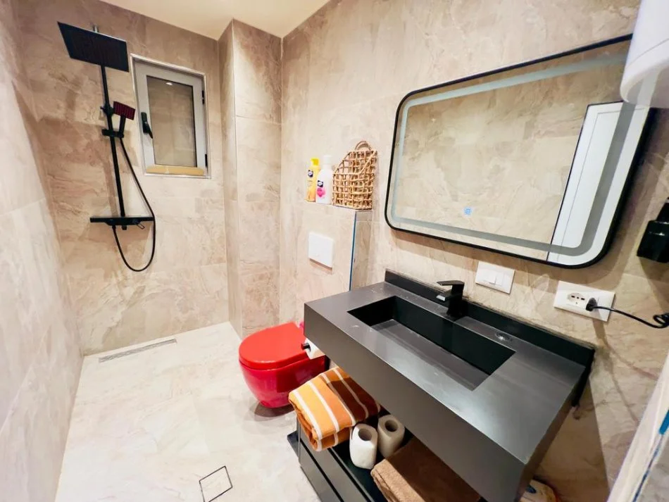 Tirane, jepet me qera apartament 2+1+Ballkon Kati 2, 100 m² 800 € (Prane Pazarit te RI)