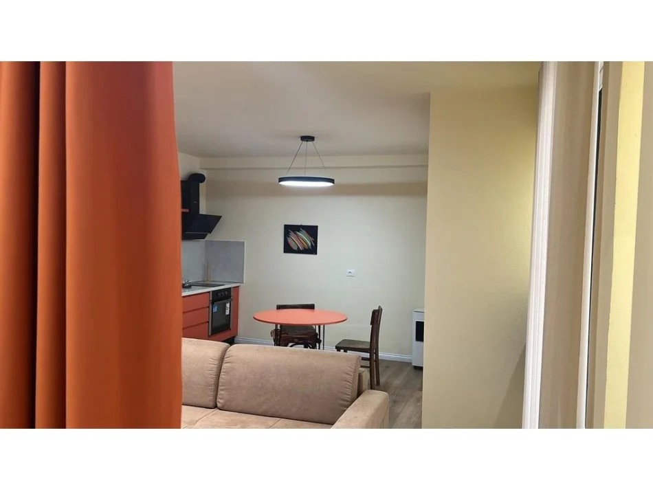 Tirane, jepet me qera apartament 2+1+Ballkon Kati 2, 100 m² 800 € (Prane Pazarit te RI)