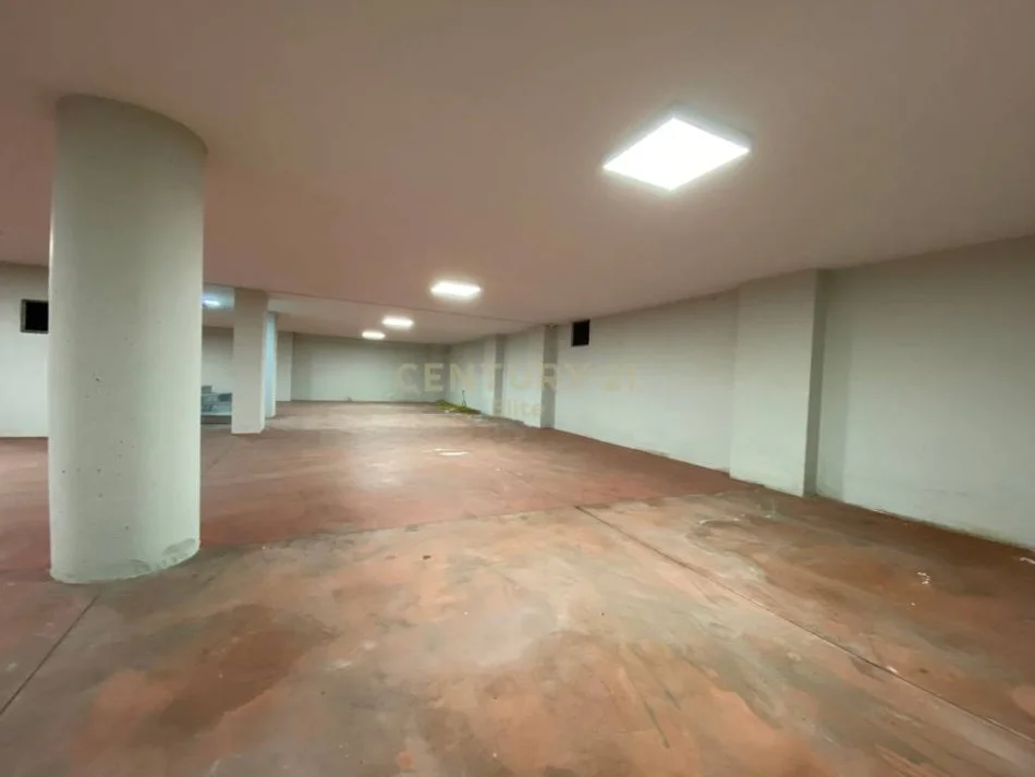 Tirane, shitet Garazh + Dyqan Kati 0, 380 m² 270.000 € (Astir)