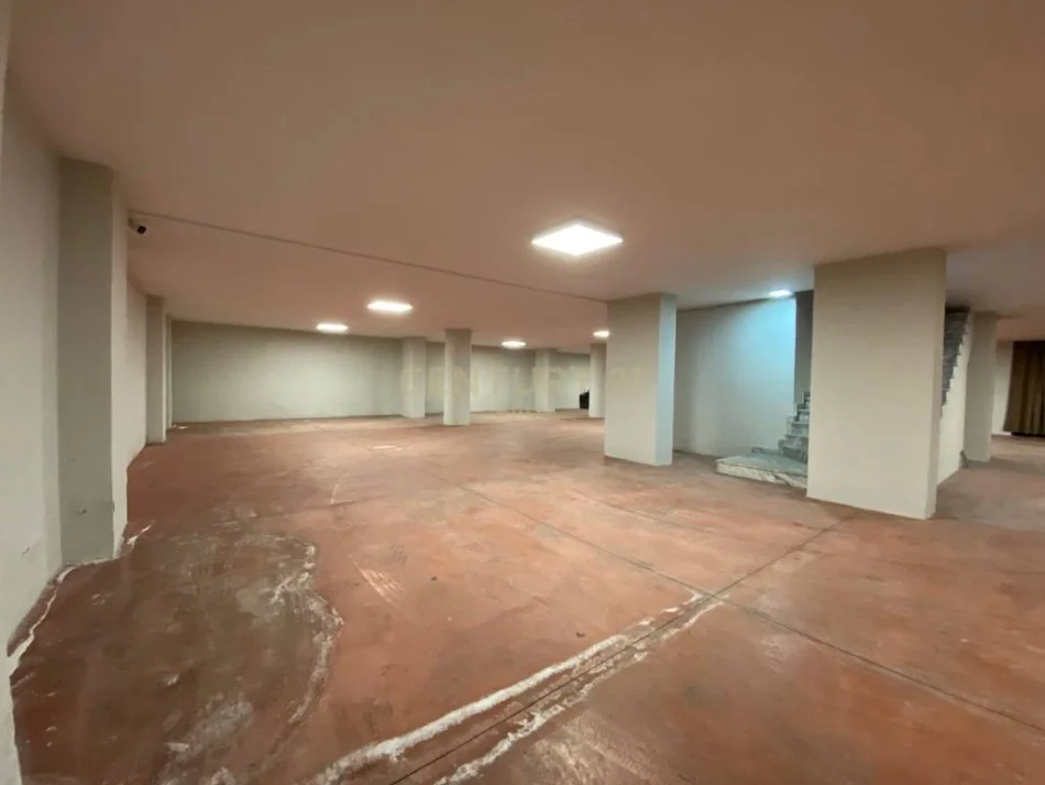 Tirane, shitet Garazh + Dyqan Kati 0, 380 m² 270.000 € (Astir)