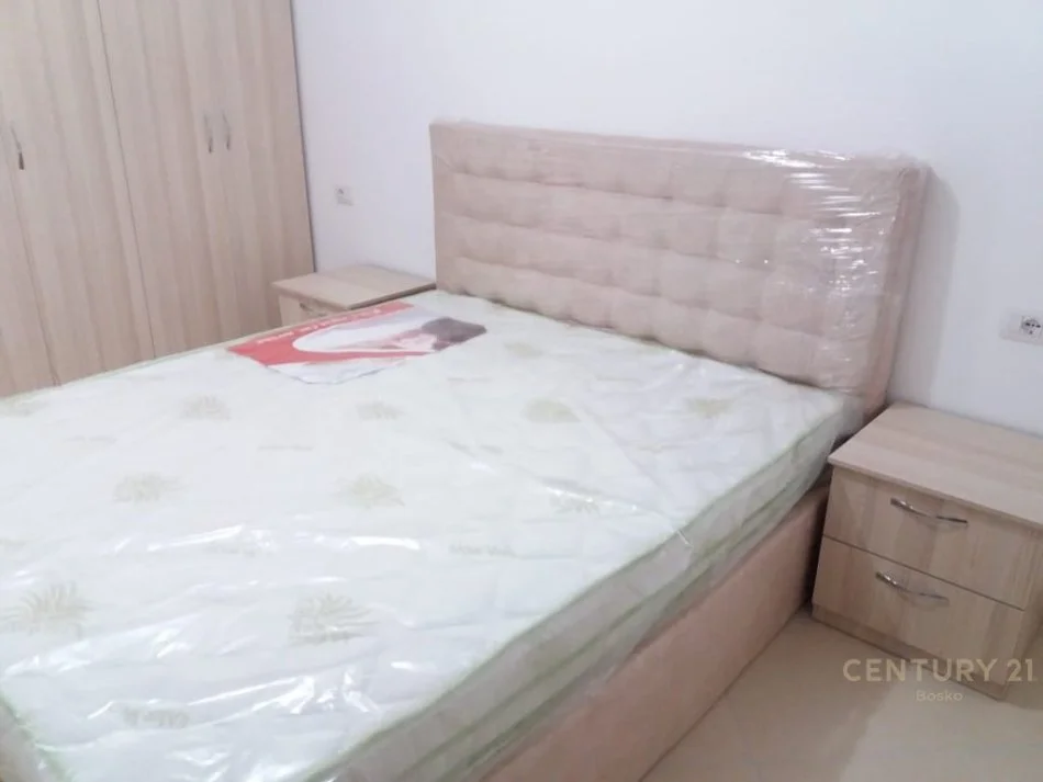 Tirane, jepet me qera apartament 1+1 Kati 3, 57 m² 400 € (Rruga Don Bosko)