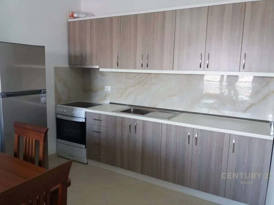 Tirane, jepet me qera apartament 1+1 Kati 3, 57 m² 400 € (Rruga Don Bosko)