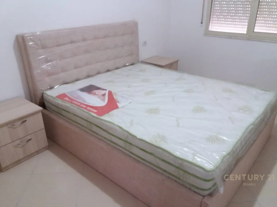 Tirane, jepet me qera apartament 1+1 Kati 3, 57 m² 400 € (Rruga Don Bosko)